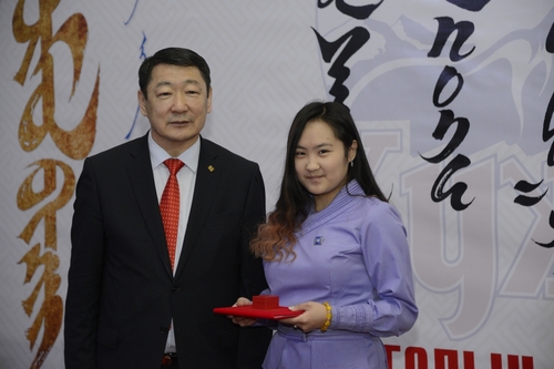 ”Монголын сайхан бичигтэн” улсын уралдаан 20 дахь жилдээ шилдгээ тодрууллаа